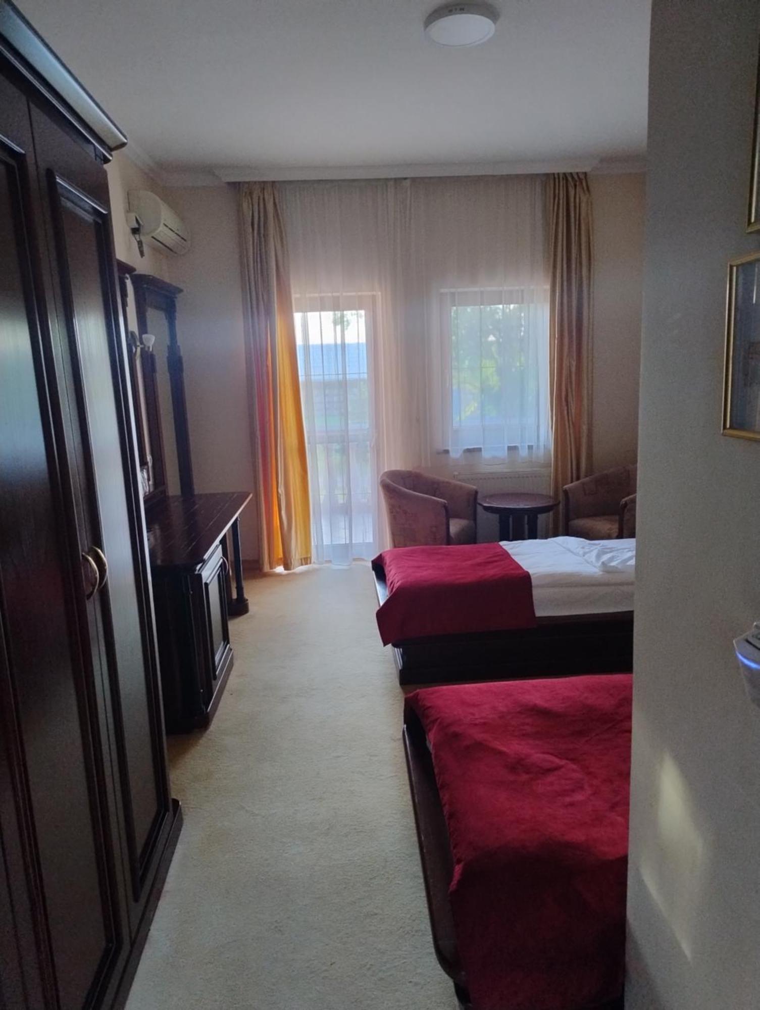 Hotel Villa Majur Subotica Buitenkant foto